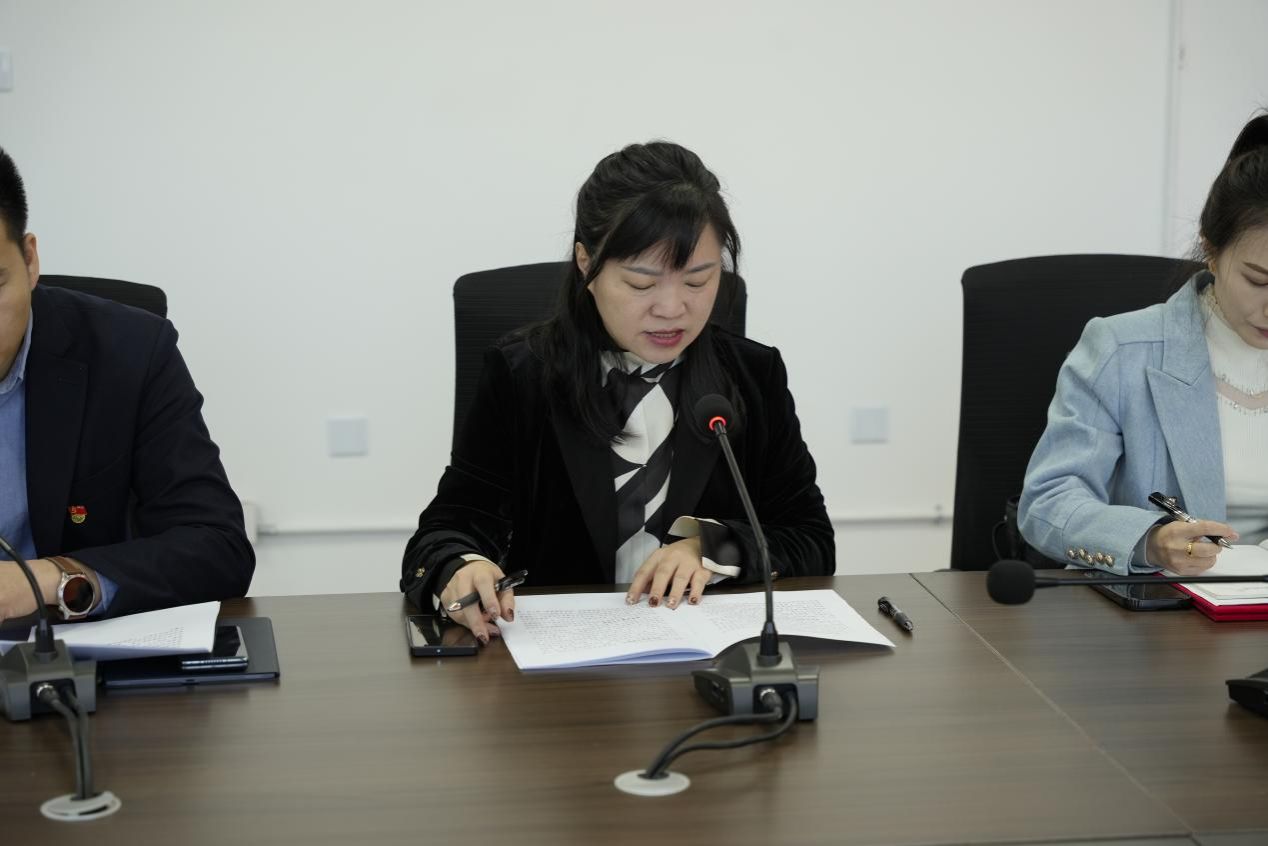 钟海燕解读党代会报告