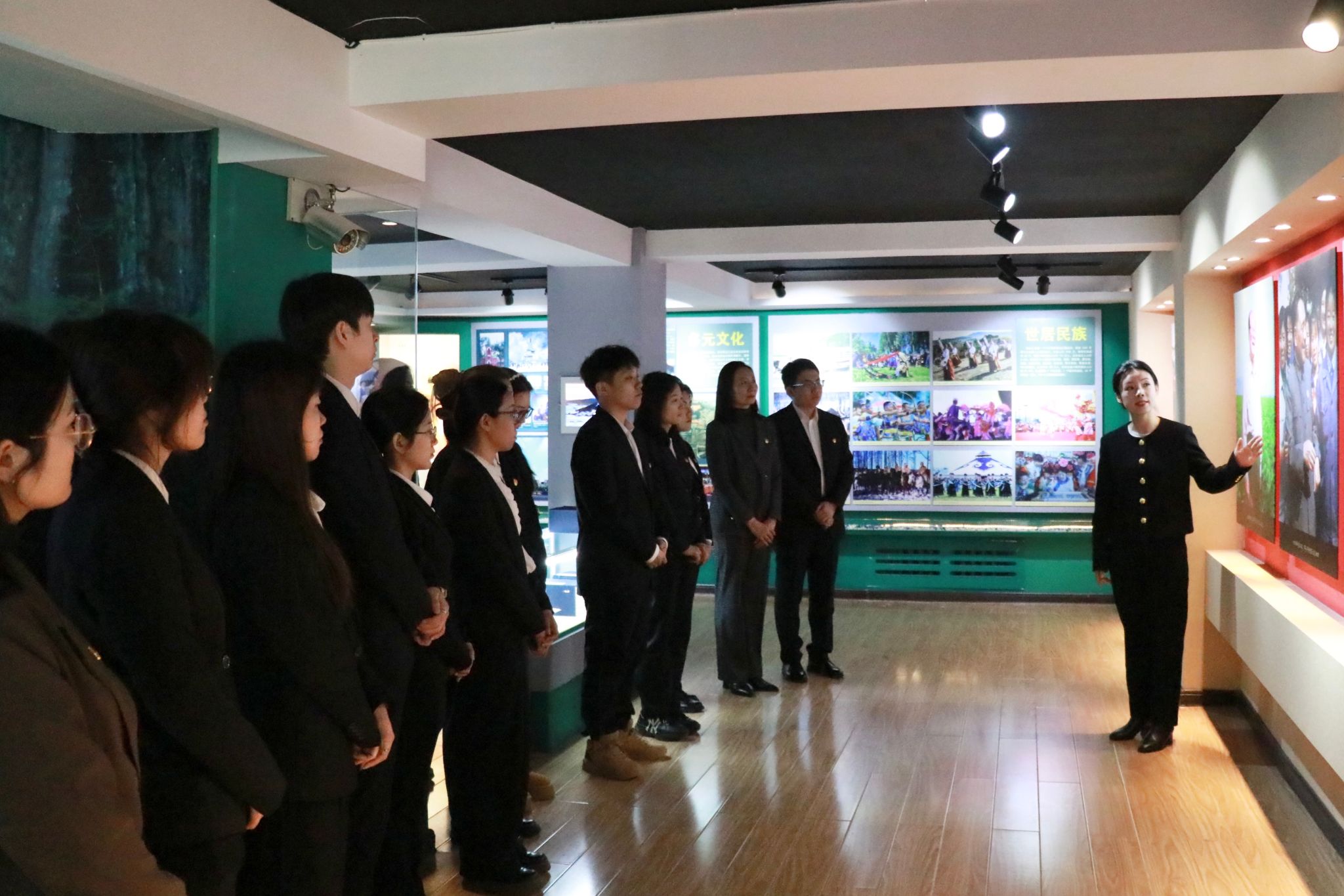 参观黑龙江省方志馆