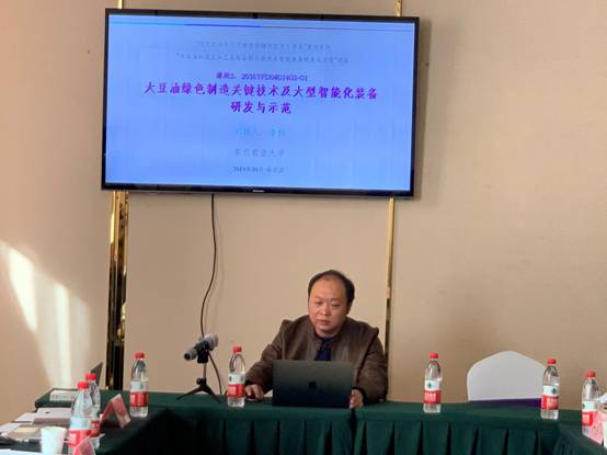 课题组1:东北农业大学教授、课题负责人李杨汇报